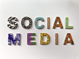 Humor tecnología redes sociales meme viral