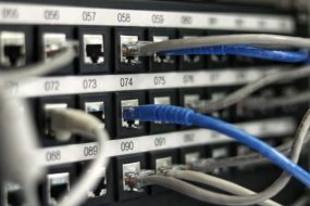 Fibra óptica internet velocidad luz datos
