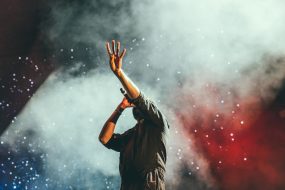 Streaming música auriculares escucha playlist